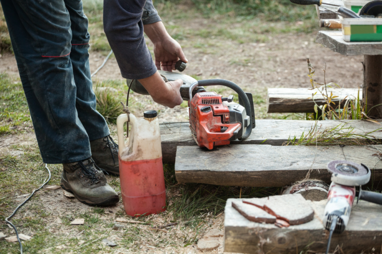 How often do you oil a chainsaw chain